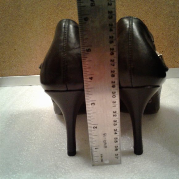 Guess Woman's Black Leather Ankle Boots Style WGSETTING- M    Size 8M  NWOT - Picture 4 of 8